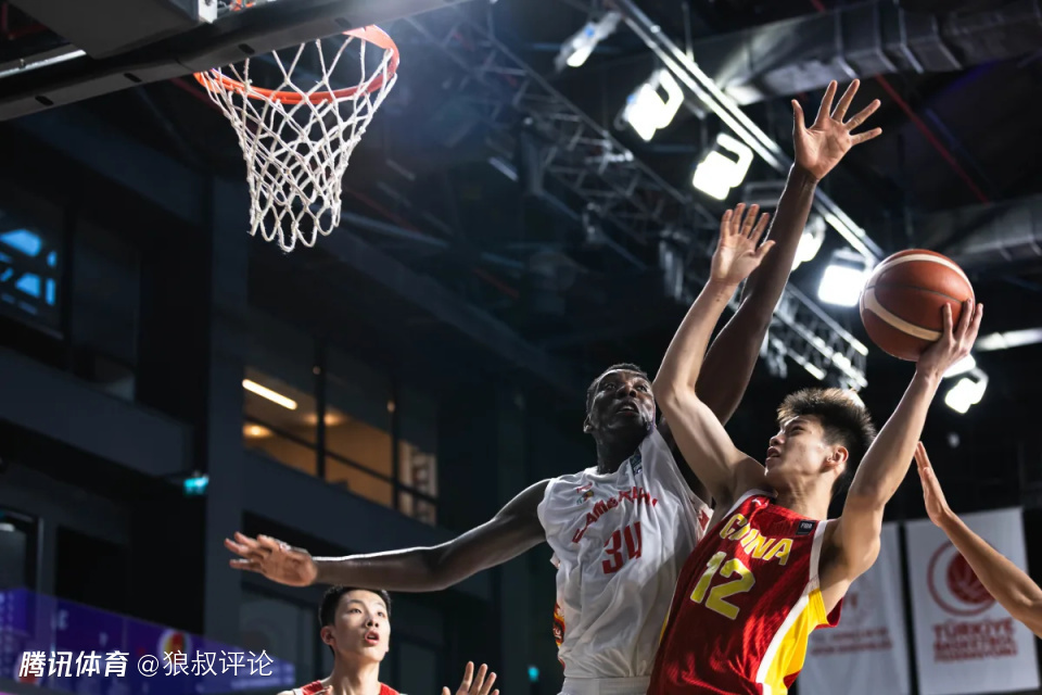 难逃背锅！吕飞燕8中0贡献1分4失误5犯离场 球迷热议一边倒