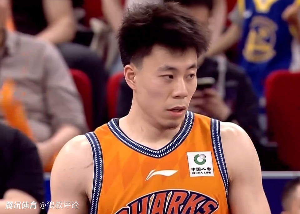 媒体人：上海赢球张镇麟占一半功劳 晚登场1分钟上海可能就输了
