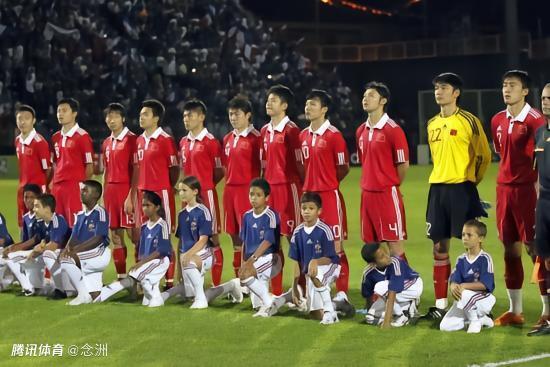  国足登上热搜！16年前1-0法国：邓卓翔任意球绝杀 高洪波创奇迹