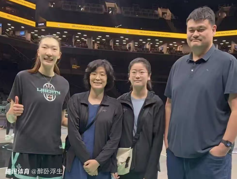 WNBA：姚明观战！韩旭百分百准星5+2帽 自由人爆冷大胜联盟第一
