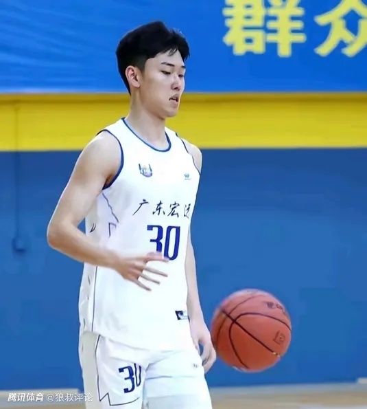  单场飙中9记三分轰27分！广东小将李奕臻新赛季能否冲击轮换