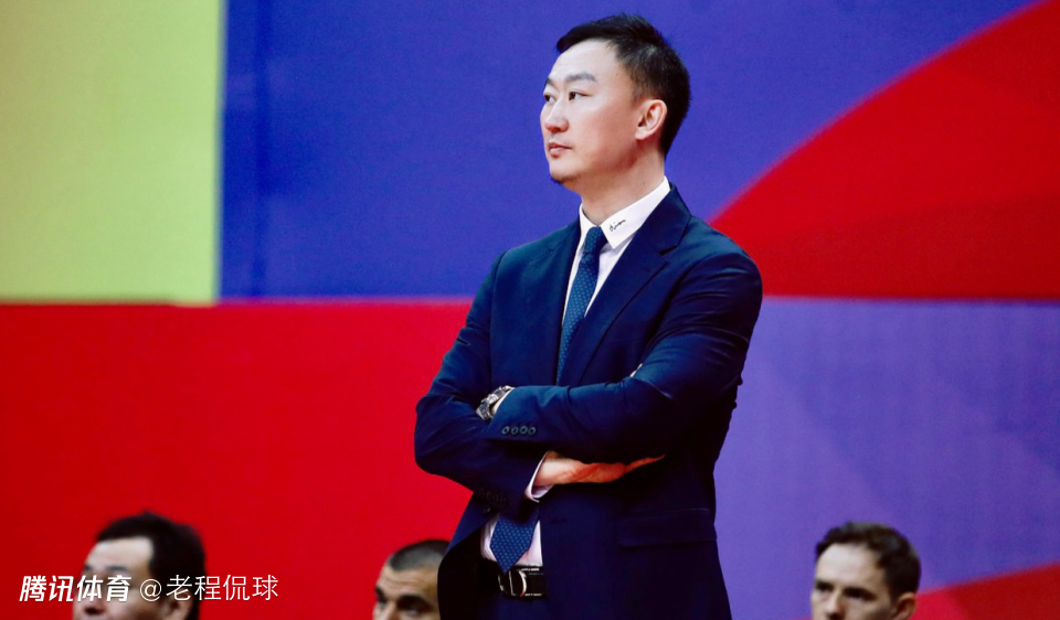 青岛主帅刘维伟带队夏练三伏 年轻球员被高强度训练练哭