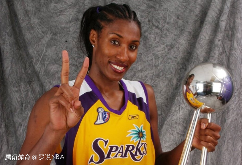  WNBA历史第二人！莱斯利获雕像致敬待遇 曾是郑海霞火花队友