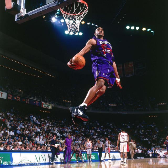 猛龙队退役卡特球衣,为"半人半神"献上至高荣耀!