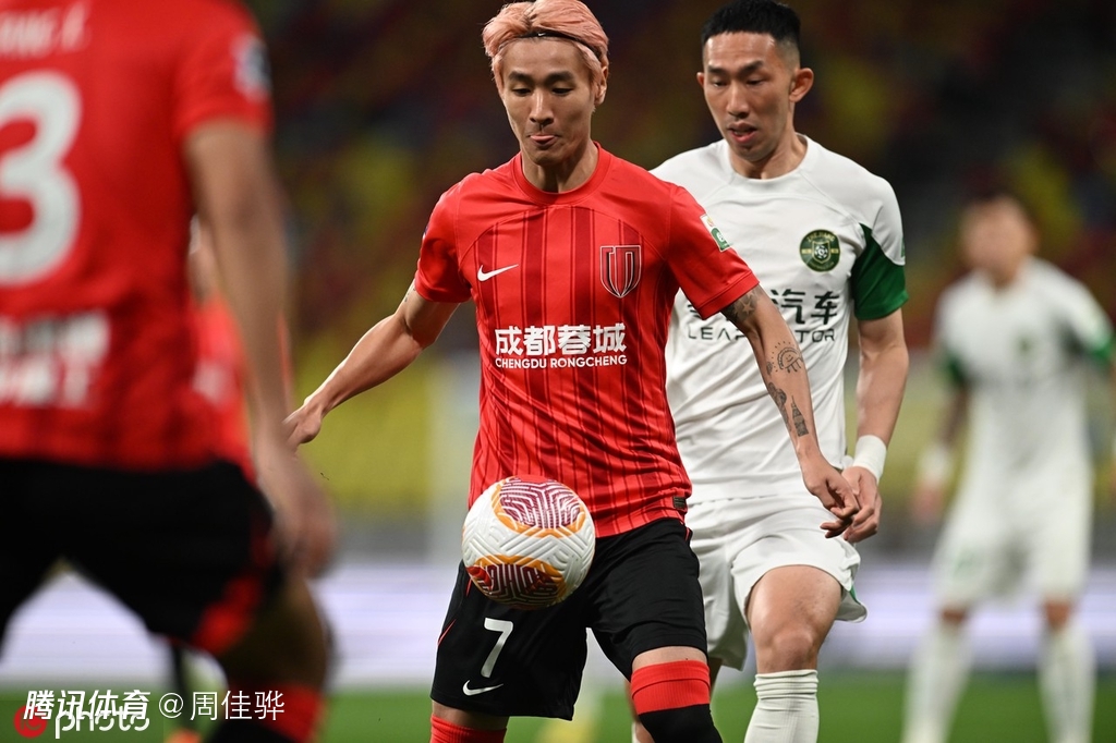 中超:成都蓉城3-0浙江,联赛3连胜,韦世豪首球,安德里戈破网_中国足球