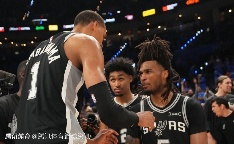  卡斯尔：文班就是当今世界最强球员 他出手超远三分球时我就知道肯定能进