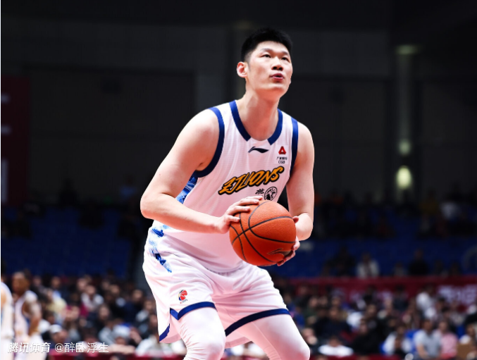  最多落后12分！广厦半场反超深圳1分 胡金秋13+4无解容子峰10分