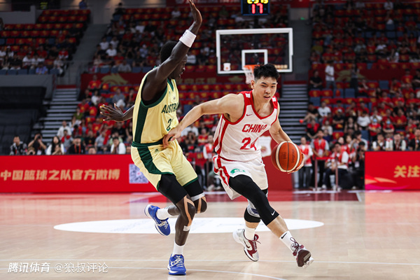  热议中国男篮10分击败澳大利亚：王俊杰崔永熙领衔锋线爆发引盛赞