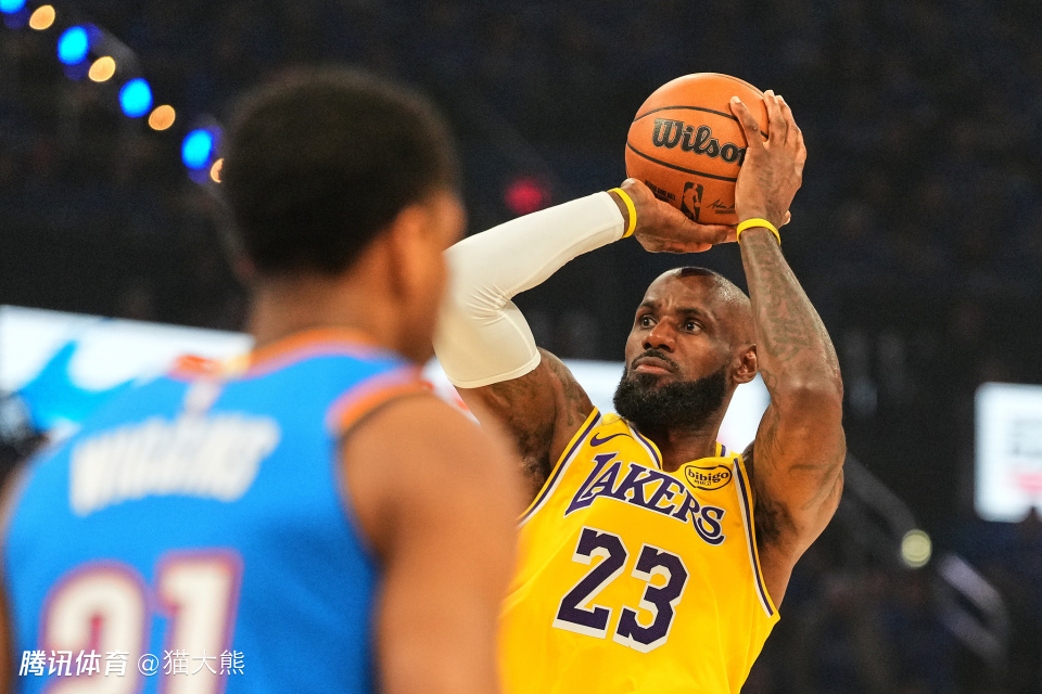 数据帝：27+6！詹姆斯创NBA历史纪录 哈登奇葩数据成队史第二人