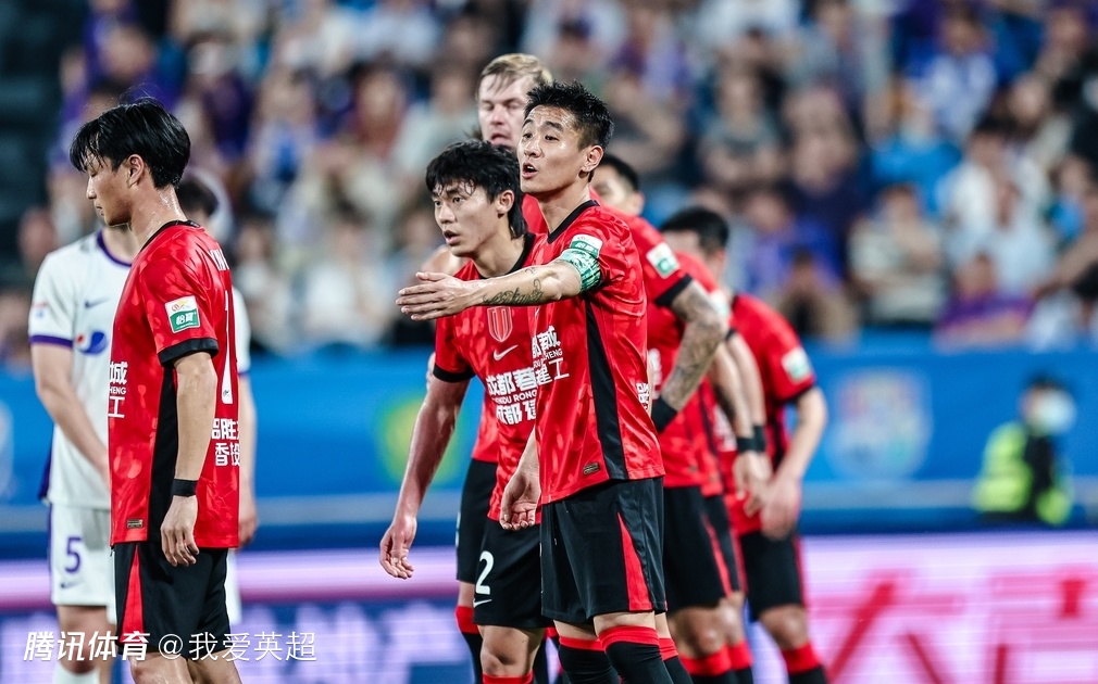 中超：蓉城2-1逆转津门虎 创纪录9连胜+不败14分领跑 韦世豪双响