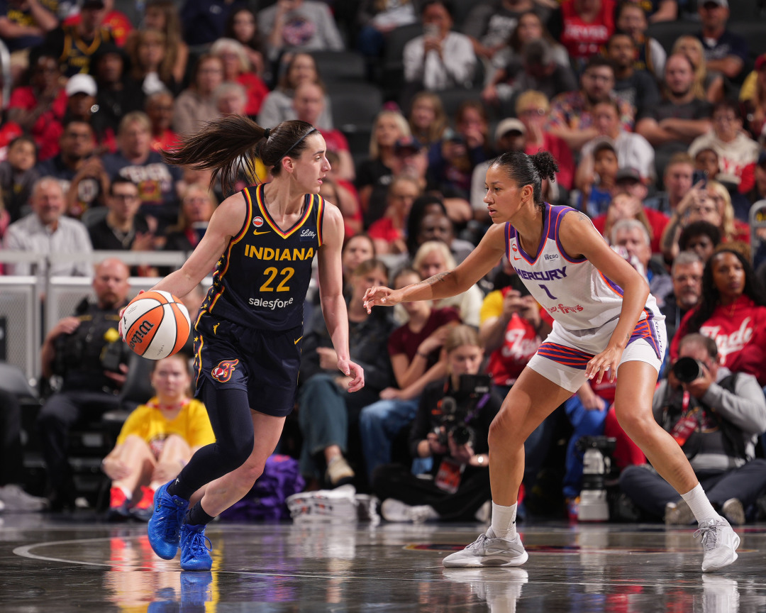 WNBA：16分大逆转！克拉克24+3+9米切尔22分 狂热击败水星