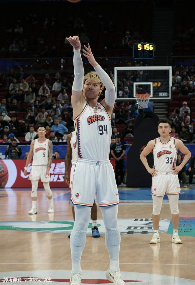 30岁王哲林晒训练视频:介绍自己每日投篮300次 被嘲讽强度低太精致