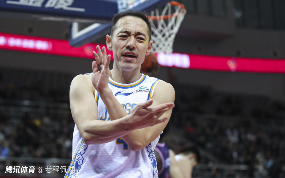 老将史鸿飞退役重返广东担任三队教练 上赛季在江苏拿顶薪_中国篮球