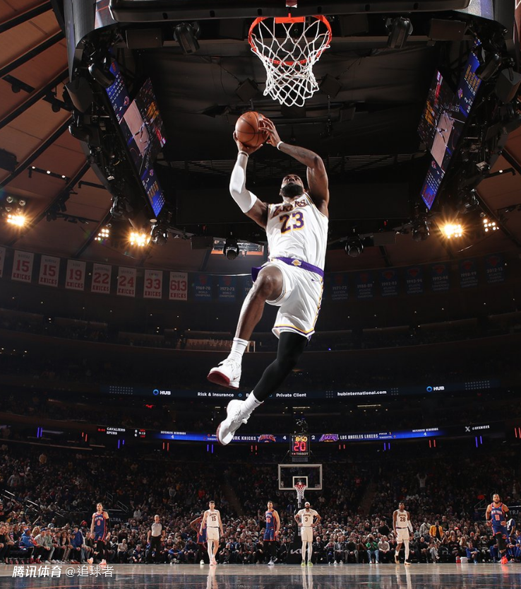 詹皇24 5 5里程碑:终结尼克斯9连胜霸气庆祝 无限接近4万分_热议nba