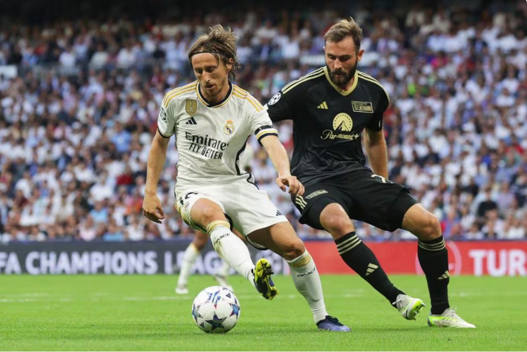 皇马读秒绝杀,欧冠首战开门红,1亿巨星再立奇功,太燃了_热议足球社区