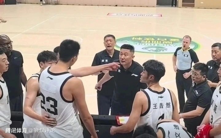 媒体人：徐昕与杜锋情绪积累已久 前者未来很难再真正回到广东队