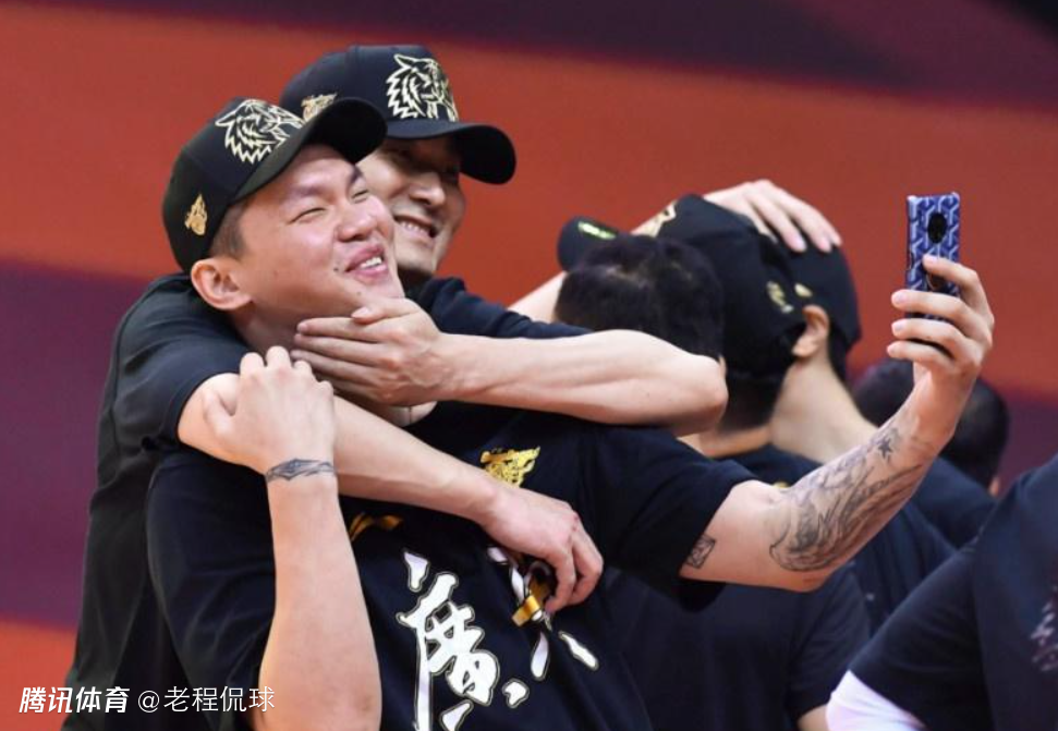 浅析：朱芳雨迟到两周表达的“不满意” 是否意味着杜锋离开广东？