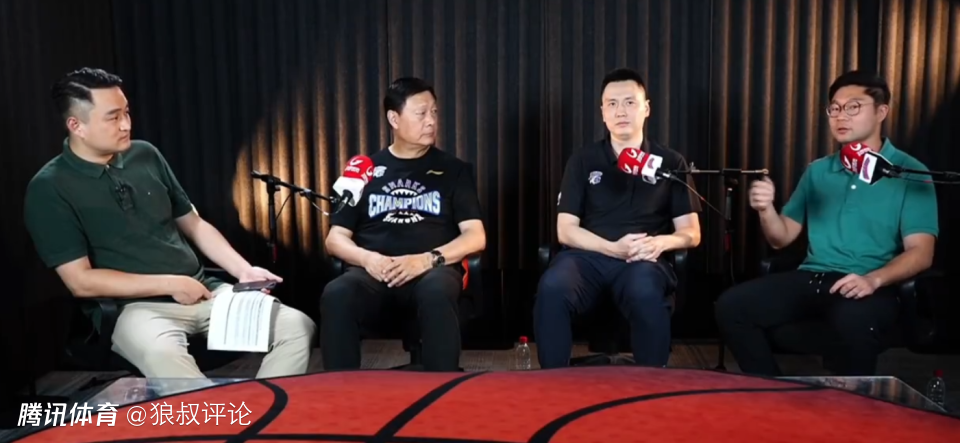 卢伟：队医说王哲林撕裂受伤至少缺席半个月 但他不想错过机会