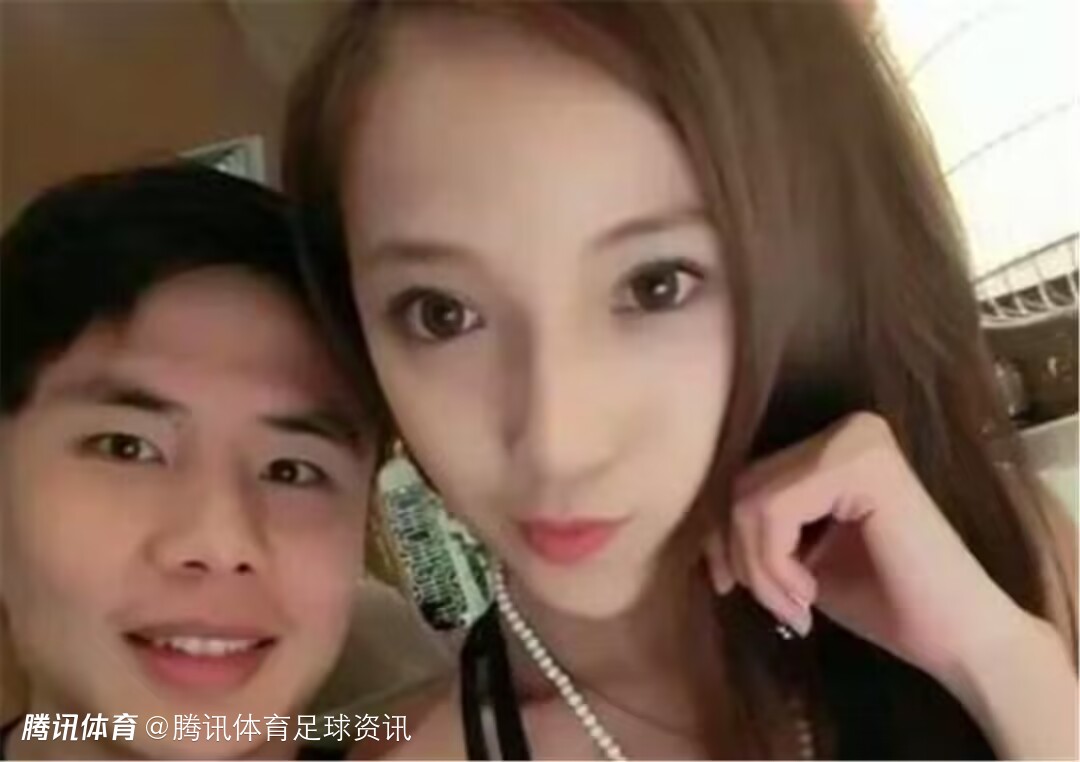 蒿俊闵前妻深夜发文在8月份就跟男方离婚了