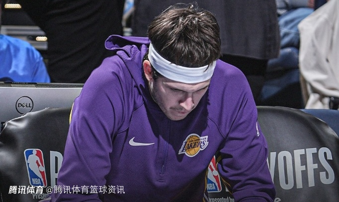  16中3！里夫斯1数据创湖人近35年季后赛最低 失误比进球还多