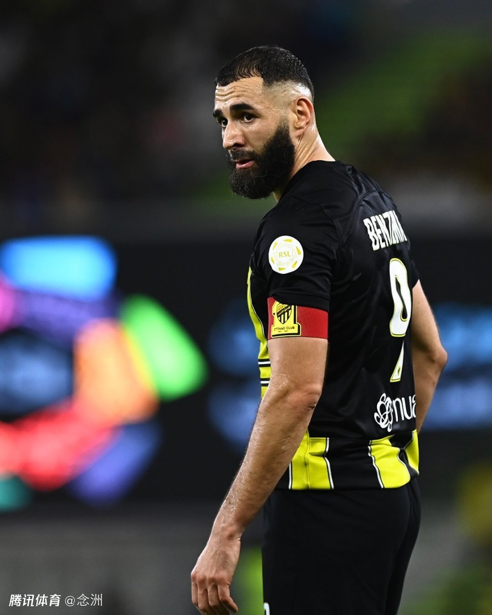 本泽马沙特首戴帽独造4球获10分与c罗争金靴