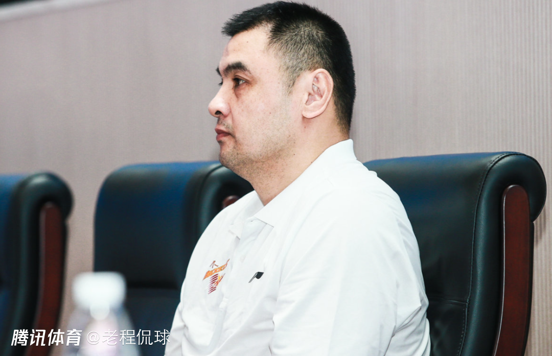  刘玉栋：我过去跟腱断裂还跑了两个来回 现在的球员一碰就倒
