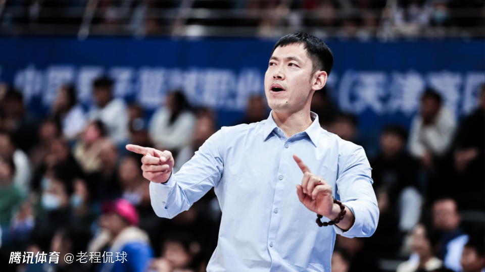 42岁张庆鹏险带队双杀广东08中国男篮仅他和杜锋在cba执教