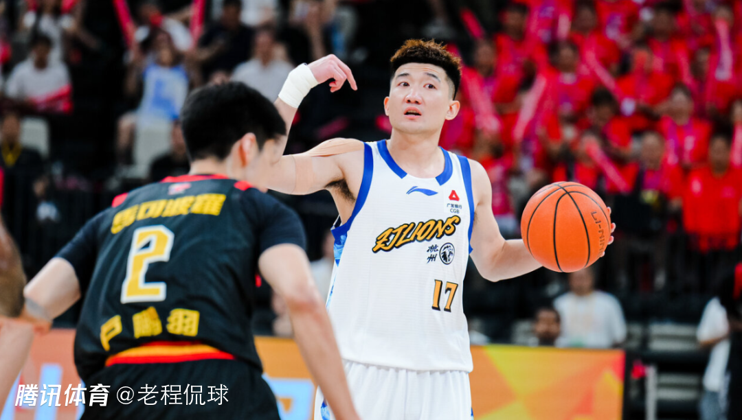  媒体人：孙铭徽晋级之夜双脚仍肿胀 航班延误凌晨才赶到深圳