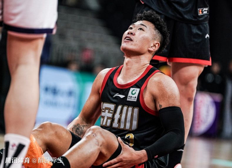  MVP赛季落幕！贺希宁生死战14中5低迷 下半场8中2崩盘沮丧离场
