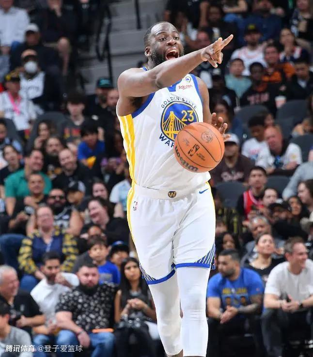 社区>nba社区>热议nba>勇士逆转马刺!汤普森首发出战,保罗梦回巅峰!