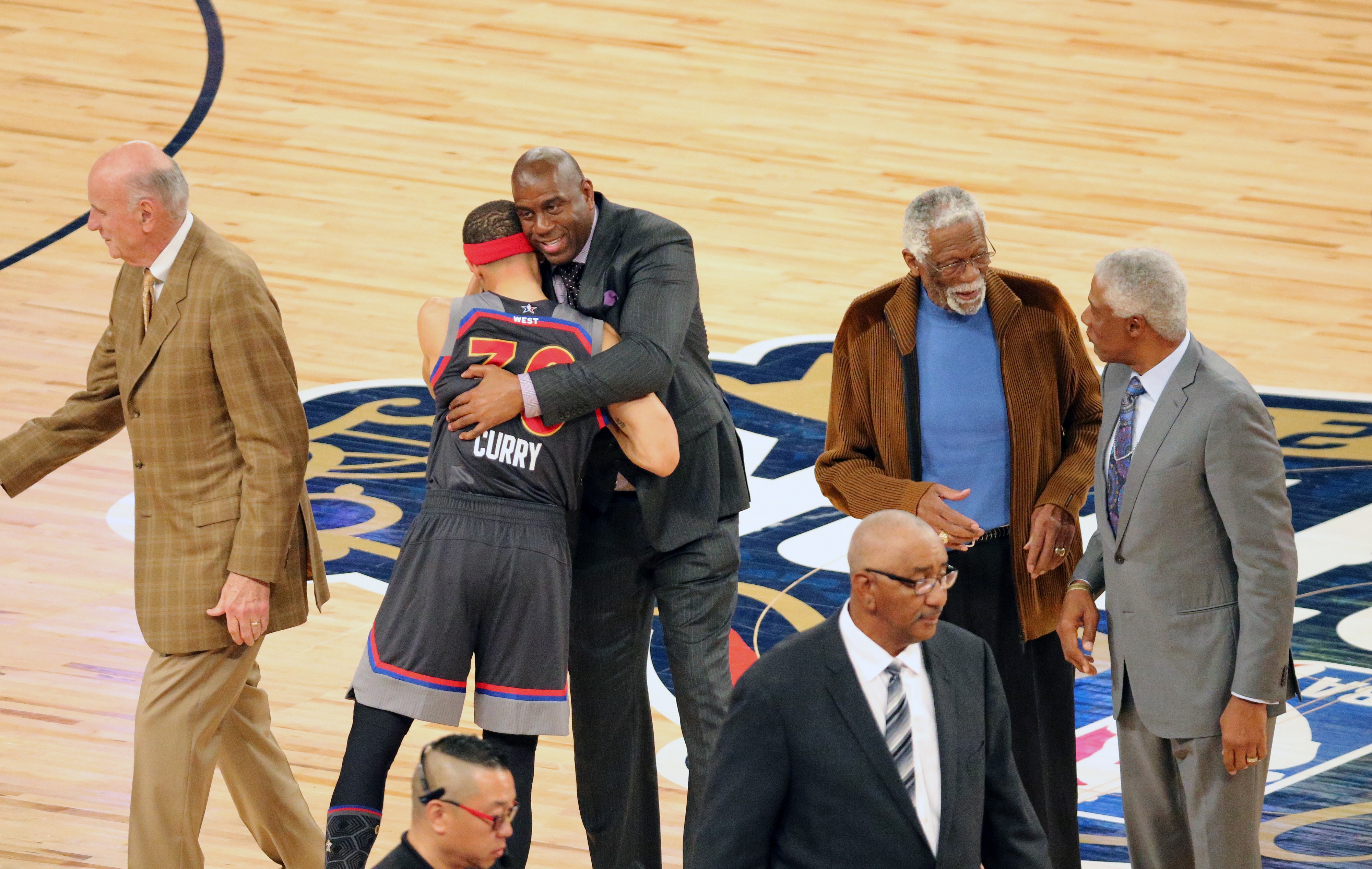 库里直言自己是NBA历史最佳控卫_--我必须是_这是我和魔术师的对话--
