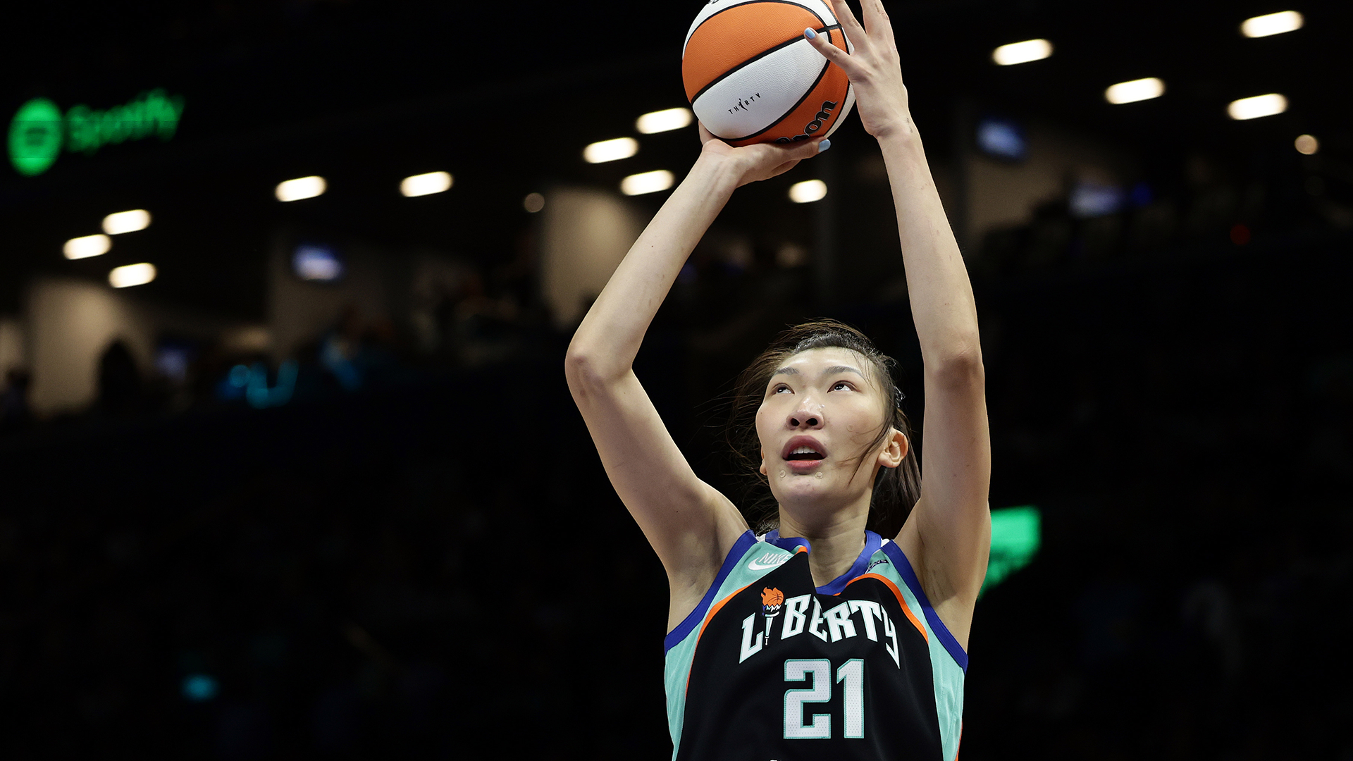 WNBA：自由人大胜复仇火焰 韩旭7分钟3+2+2斯图尔特22分